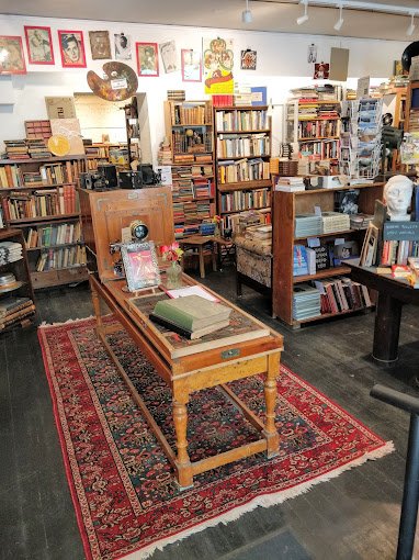 laterna-magica-antique-bookstore-helsinki The antiquarian bookstore of Laterna Magica